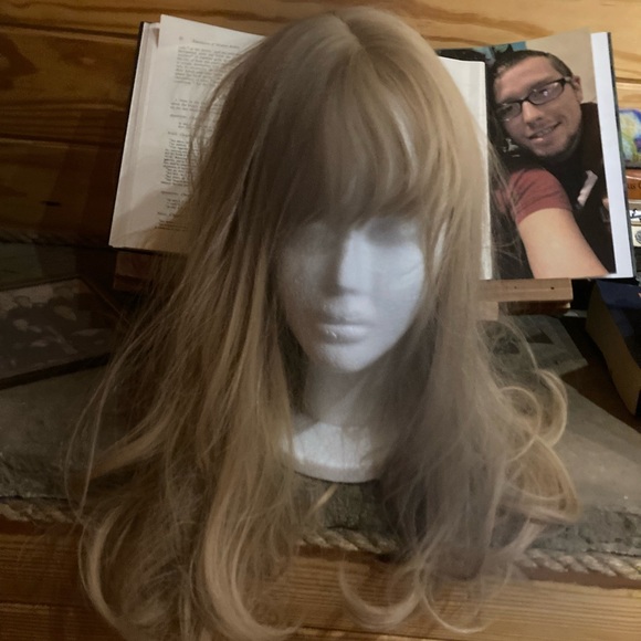 LONG. BLONDE WIG w/Bangs - Picture 1 of 1